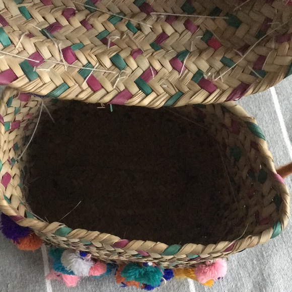 👛whimsical pom pom bag - Picture 5 of 5